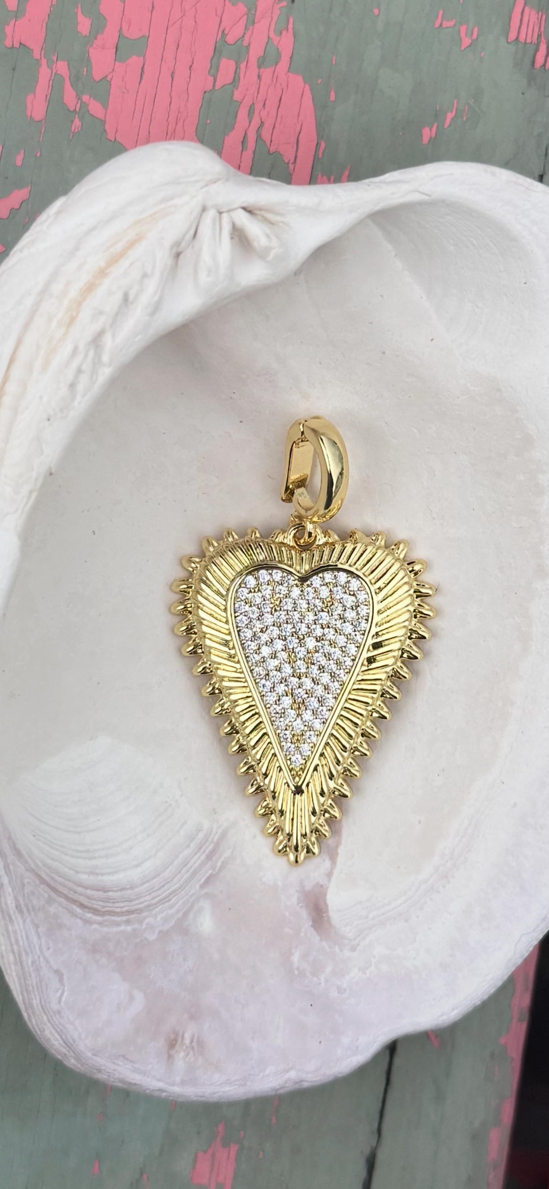 The Glamorous Heart Pendant